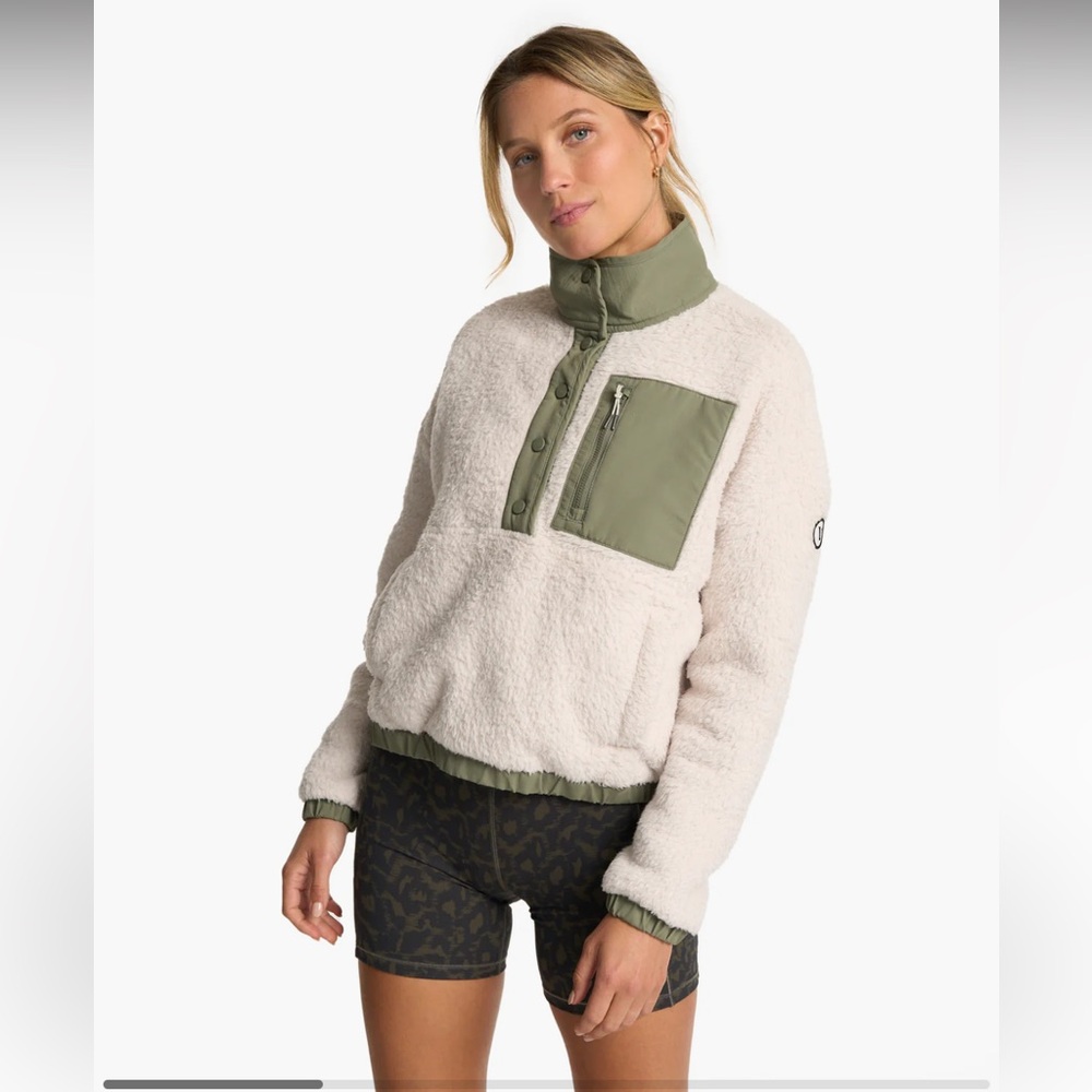 VUORI cozy Sherpa popover